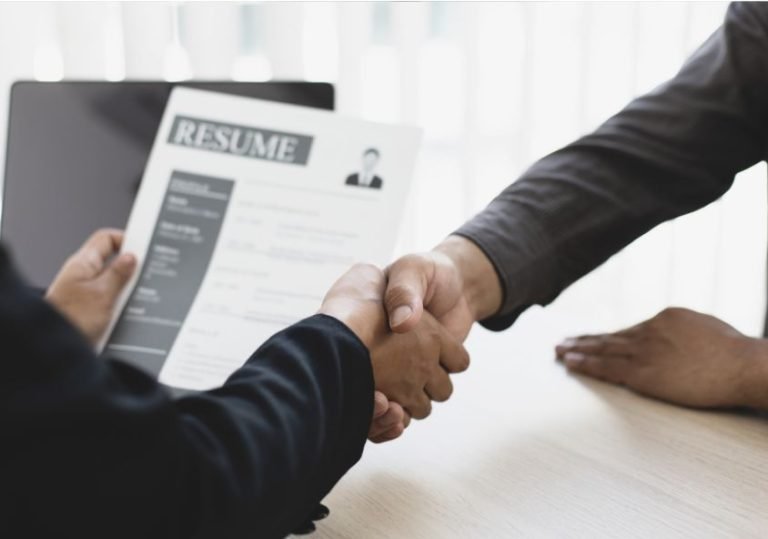 What Recruiters Look for in a Strong CV